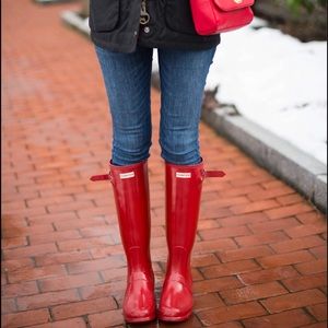 GLOSSY RED HUNTER BOOTS SIZE 7 GENTLY USED